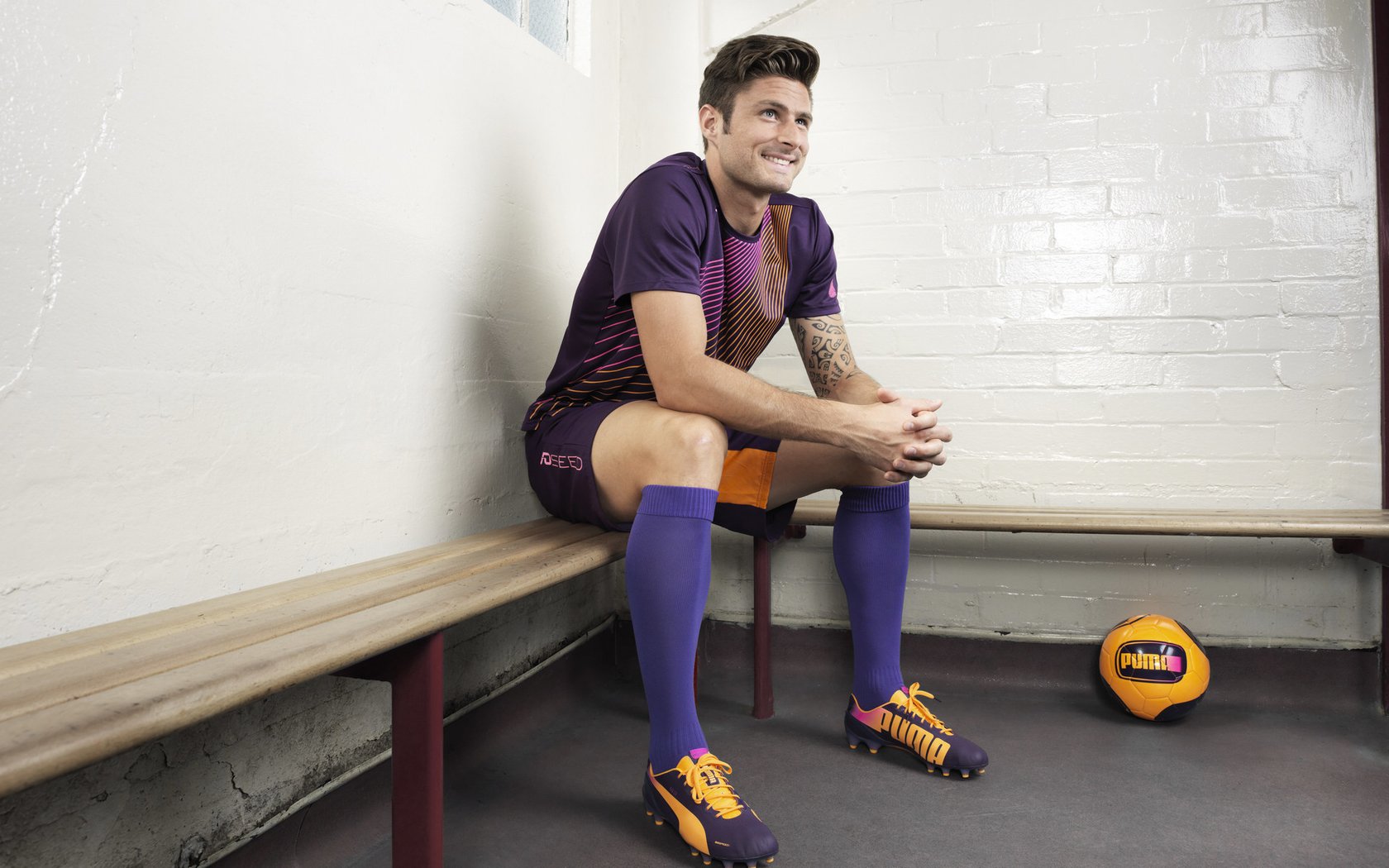 布伦森刷新里程碑，曼联八强战力克新疆男篮，晋级概率达51％