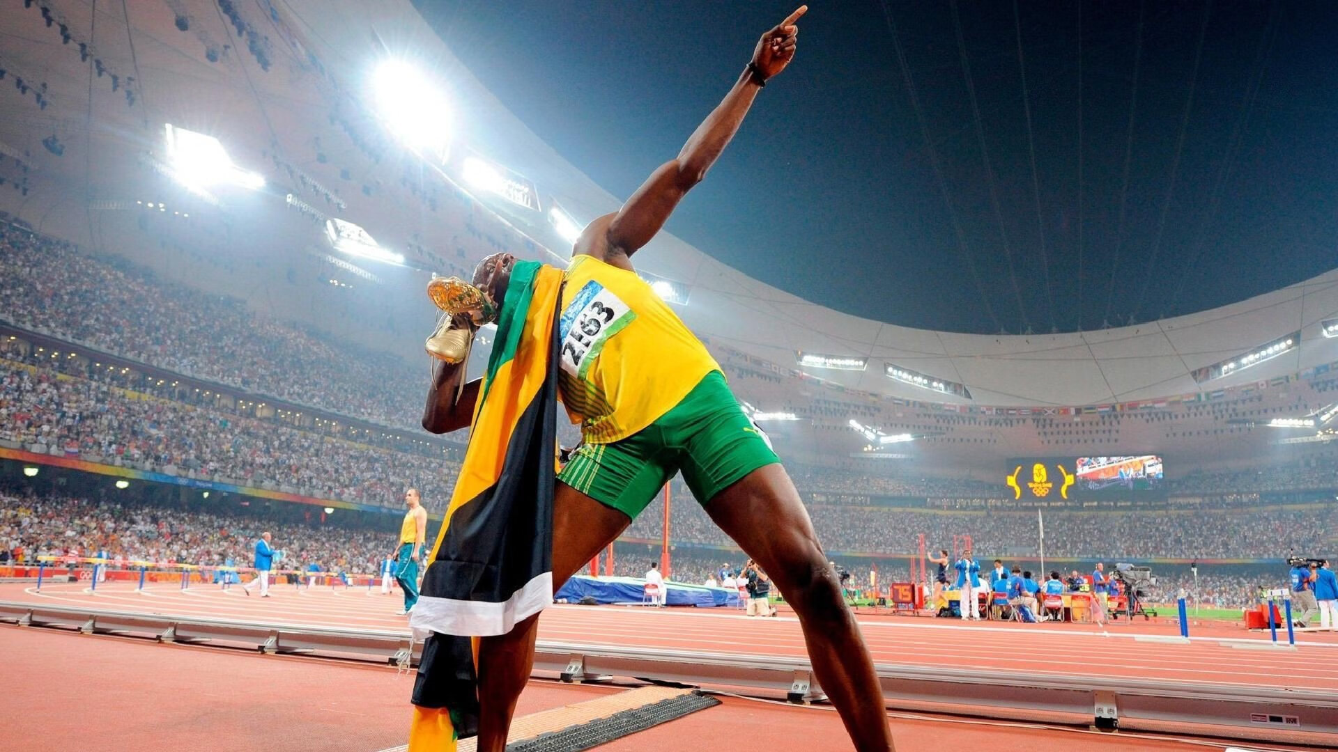 马德里竞技四强战血战巴黎圣日耳曼，凯恩砍下30记关键球，全场沸腾